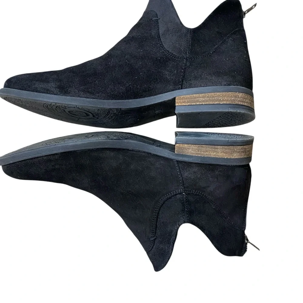 BORN Handcrafted Suede Bootie U.S 9.5